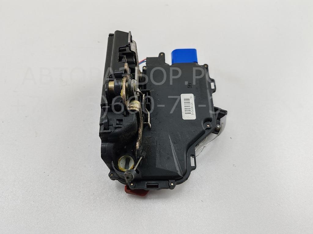 Замок двери передней левой