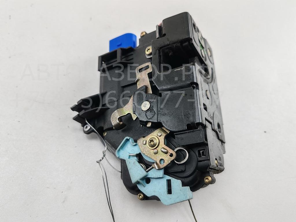 Замок двери передней левой