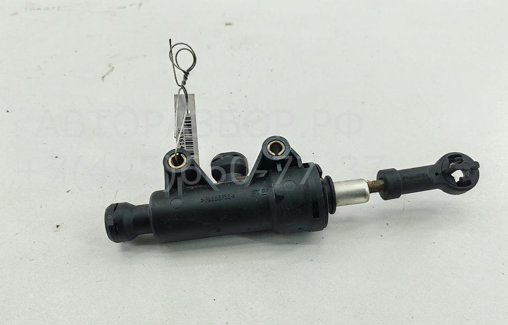 Цилиндр сцепления главный