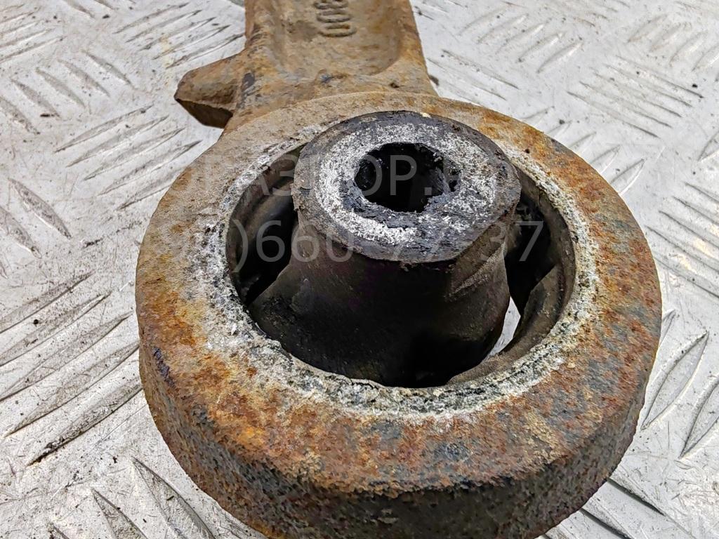 Рычаг передний левый