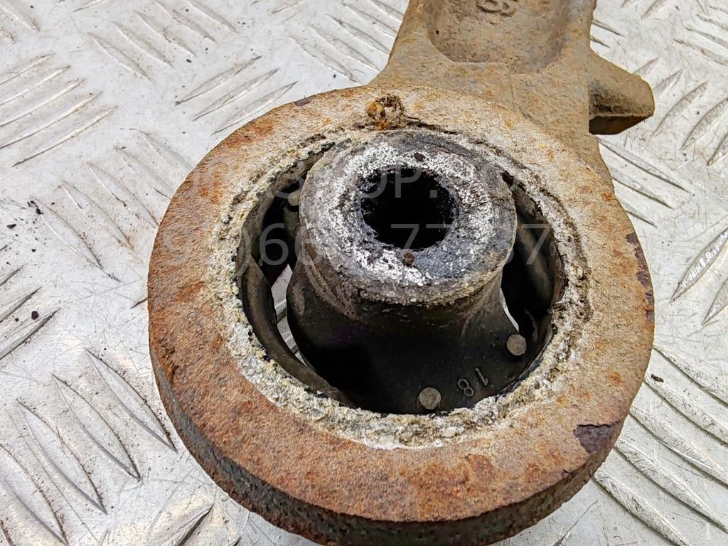 Рычаг передний правый