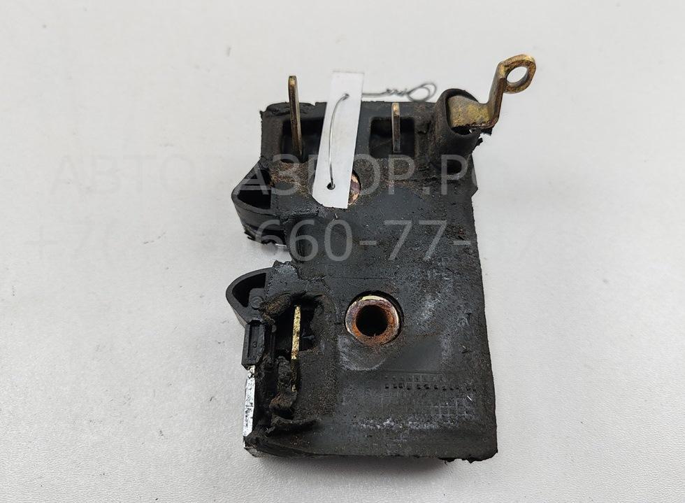 Замок двери передней левой