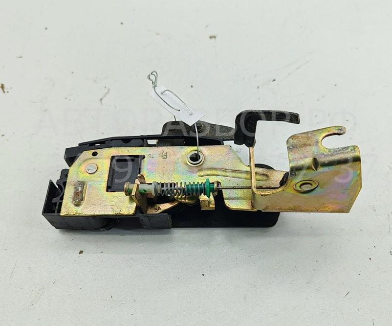 Замок двери задней правой