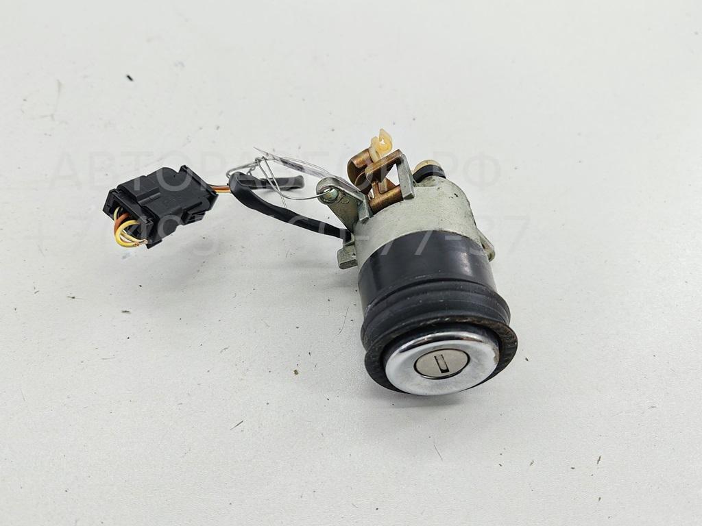 Кнопка открывания багажника