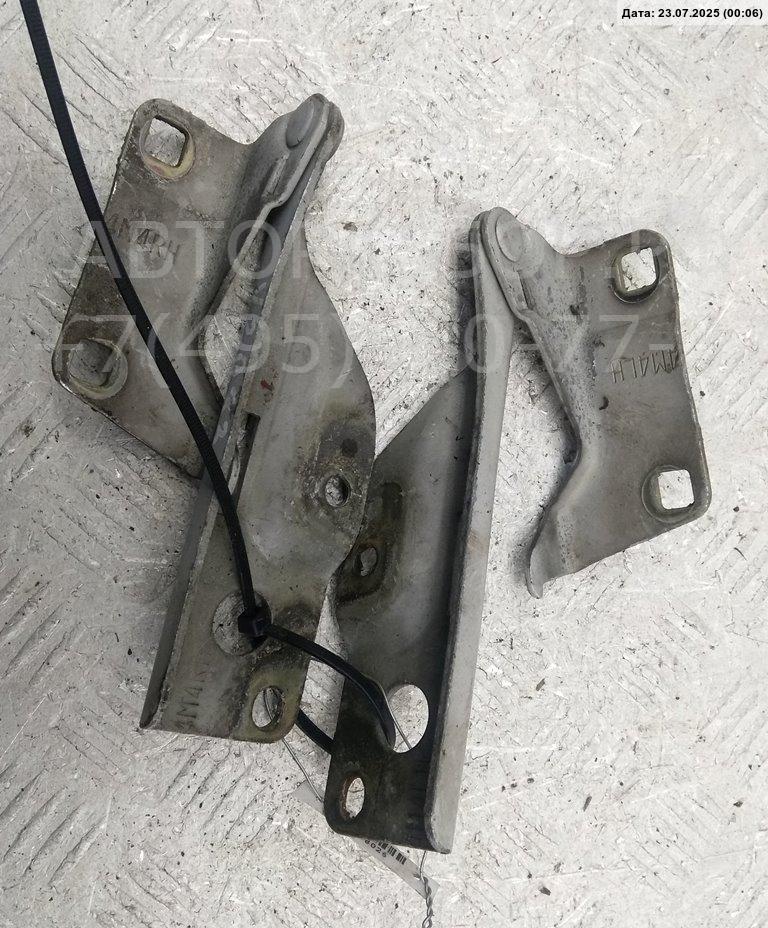 Петля капота правая