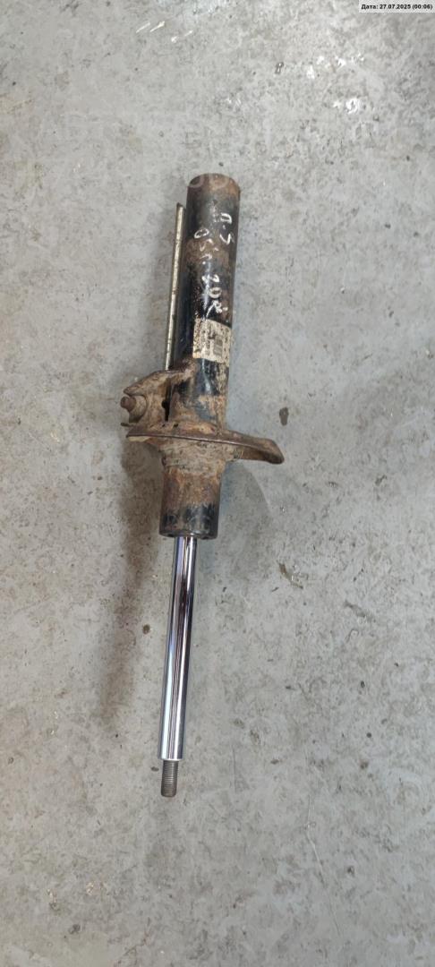 Амортизатор передний левый