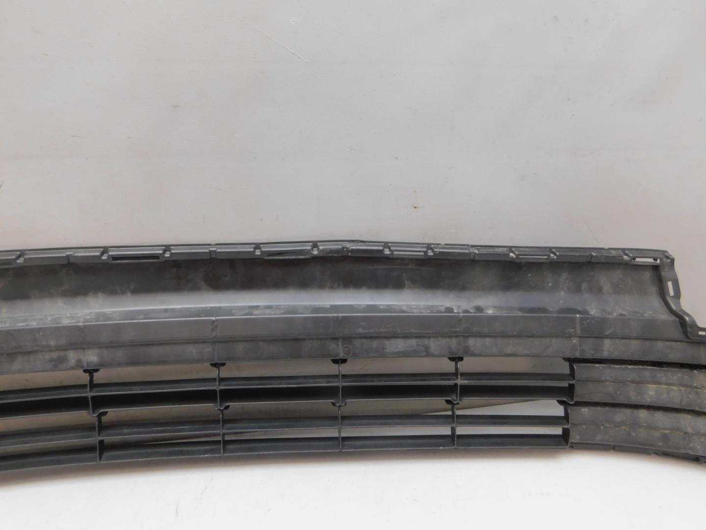 Решетка в бампер центральная