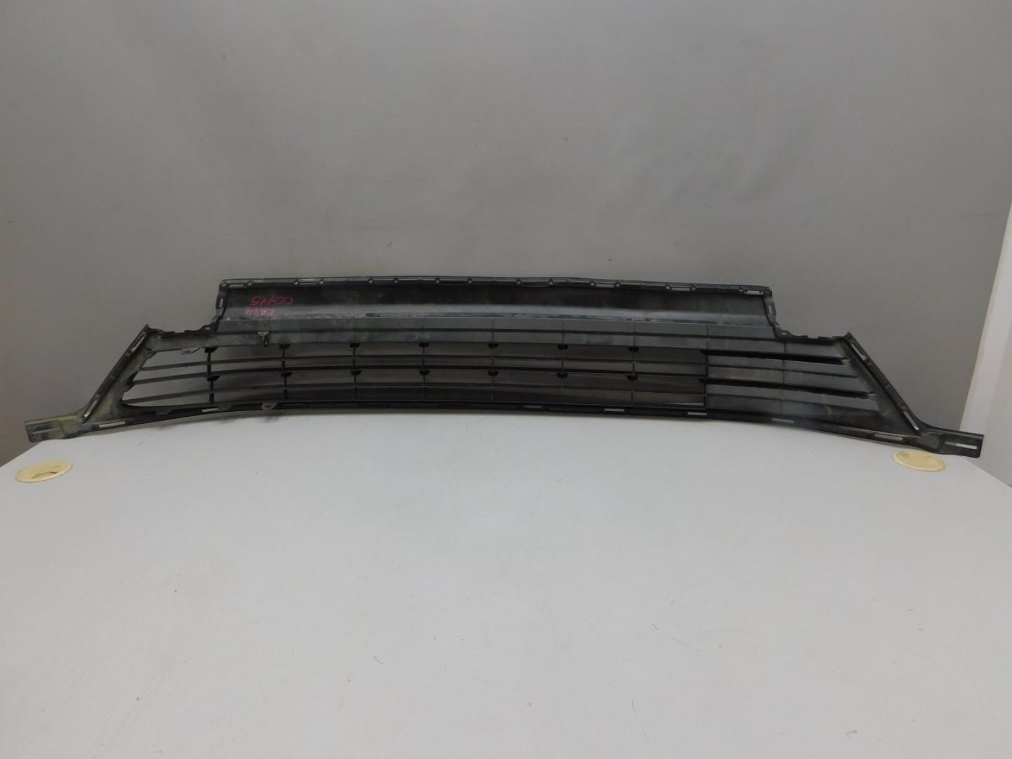 Решетка в бампер центральная