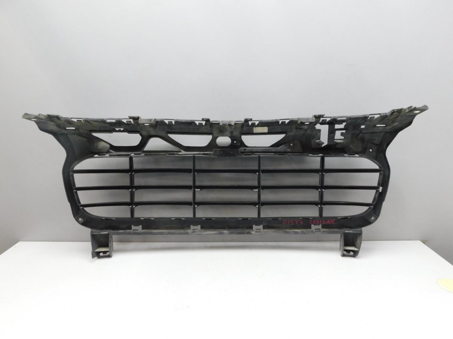 Решетка в бампер центральная