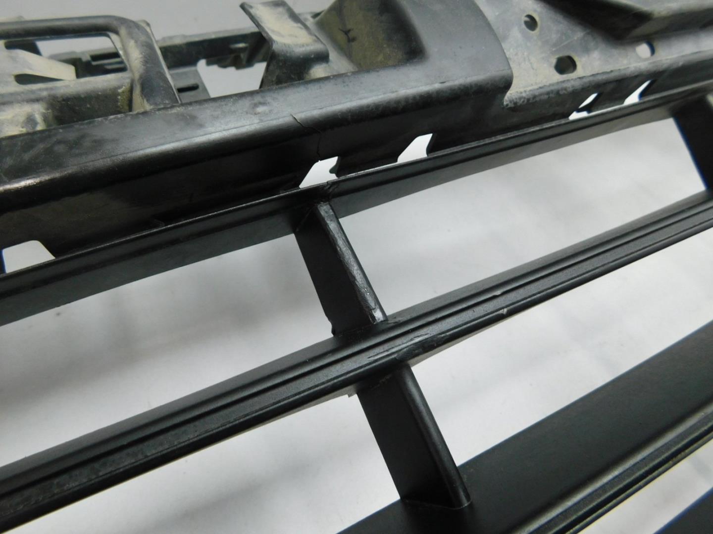 Решетка в бампер центральная