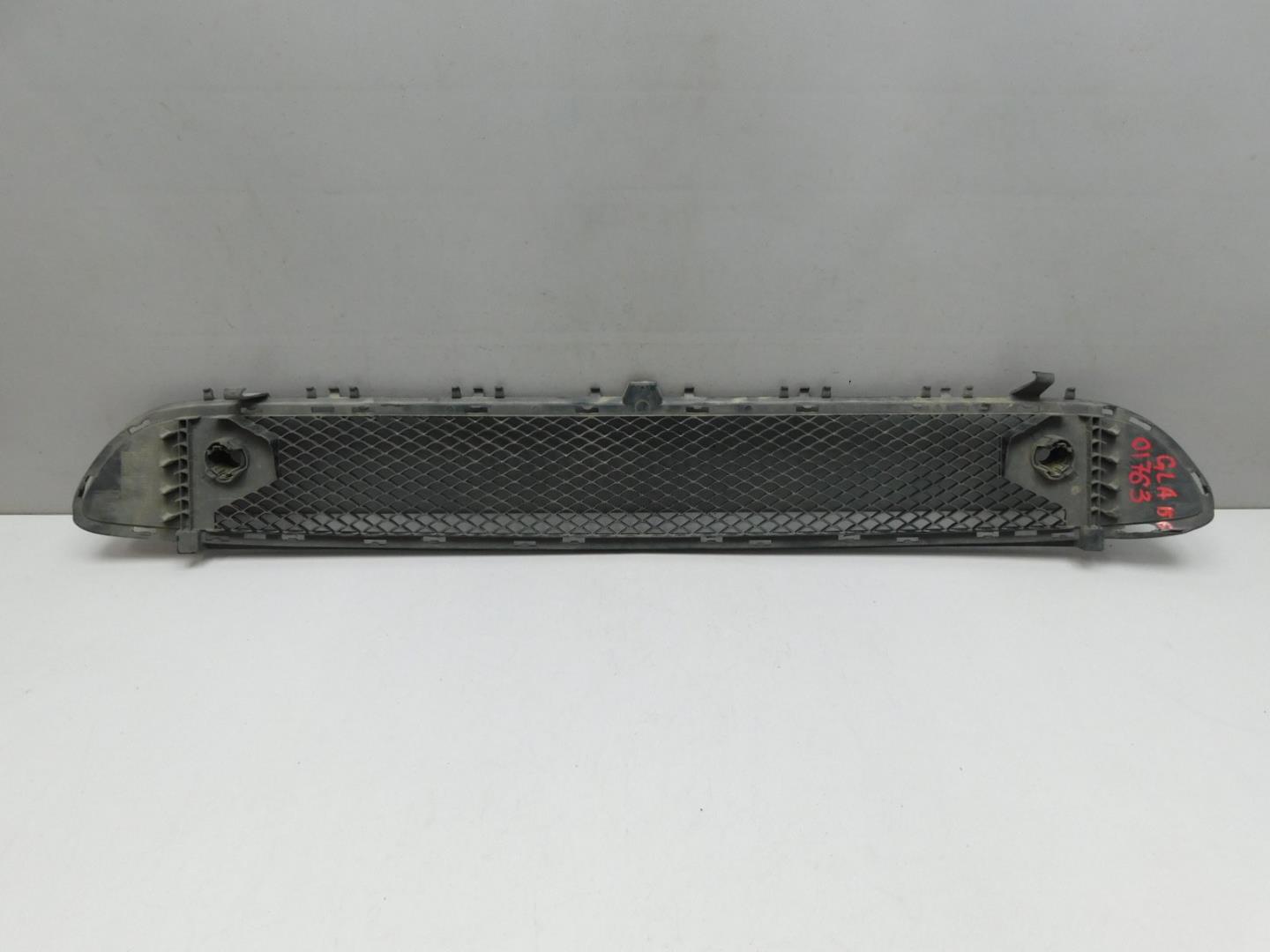 Решетка в бампер центральная