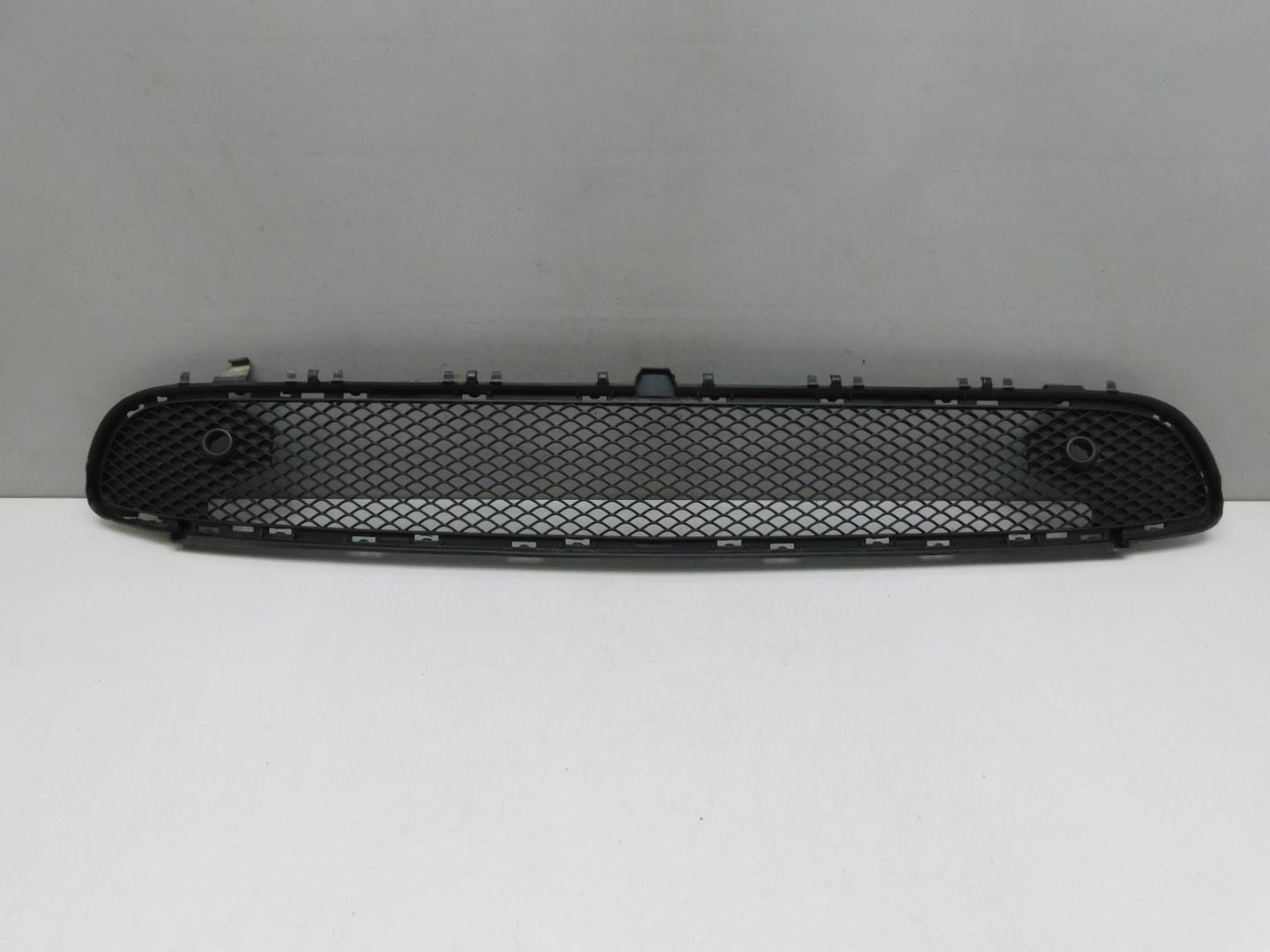 Решетка в бампер центральная