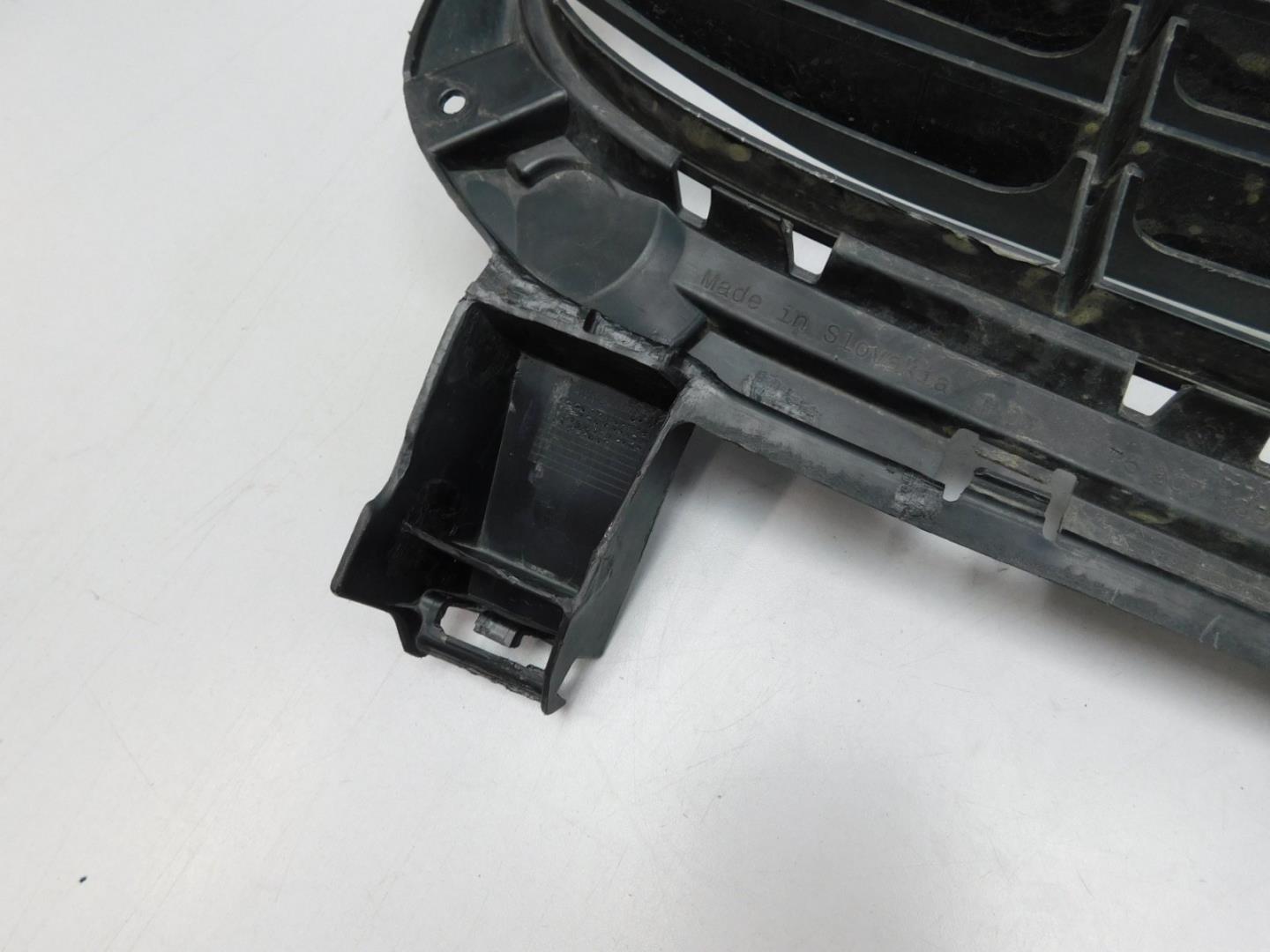 Решетка в бампер центральная