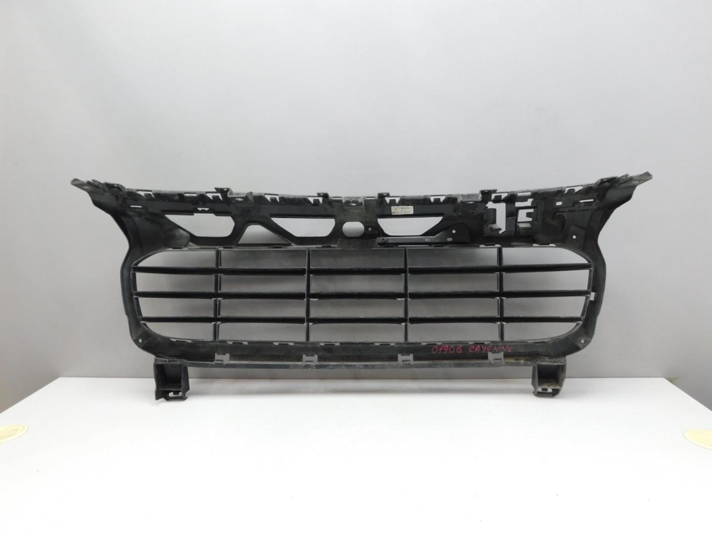 Решетка в бампер центральная