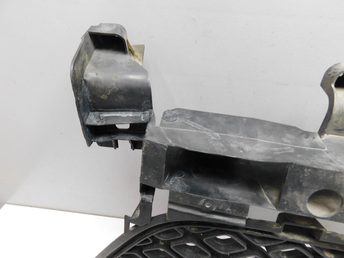 Решетка в бампер центральная