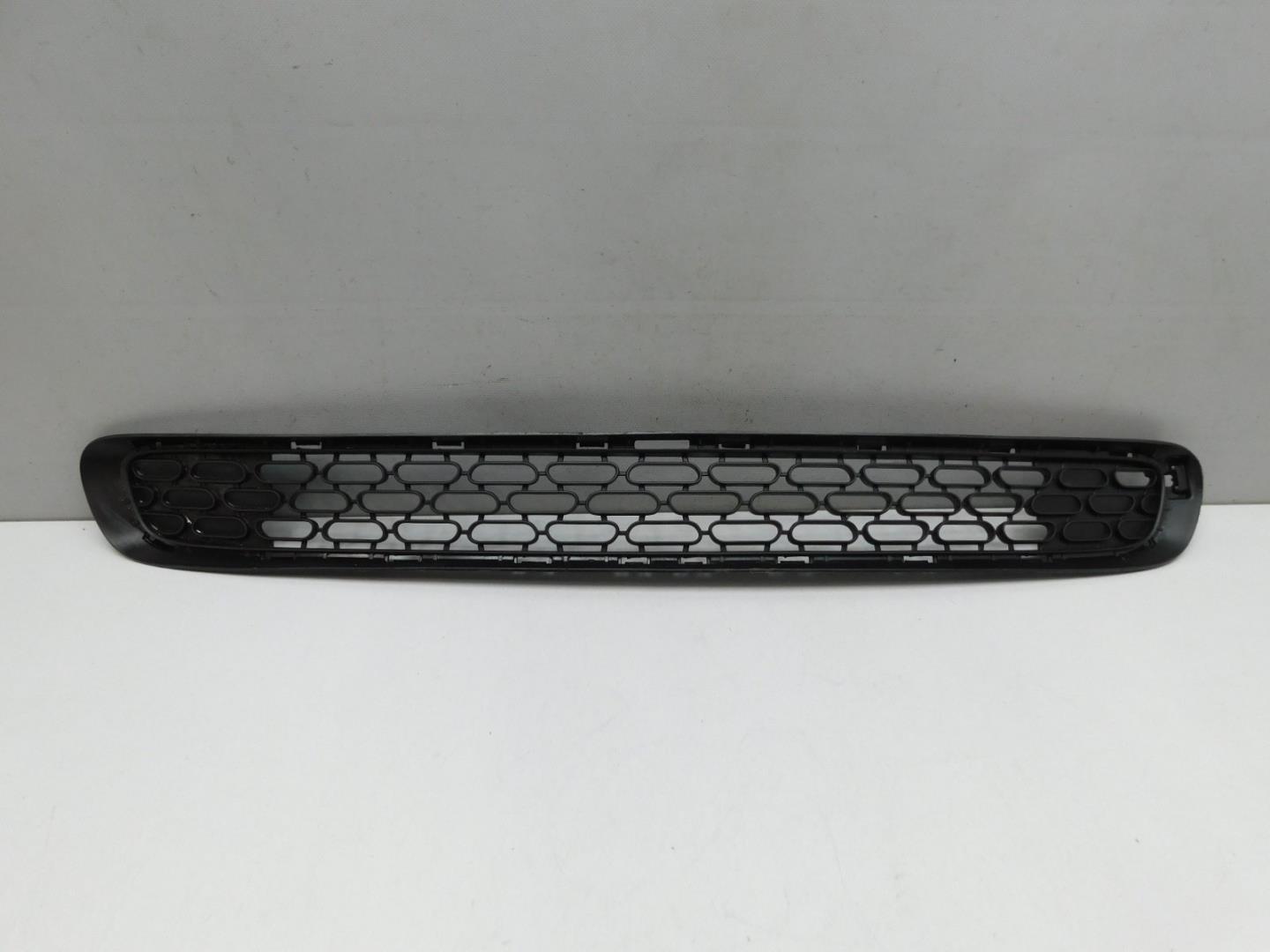 Решетка в бампер центральная