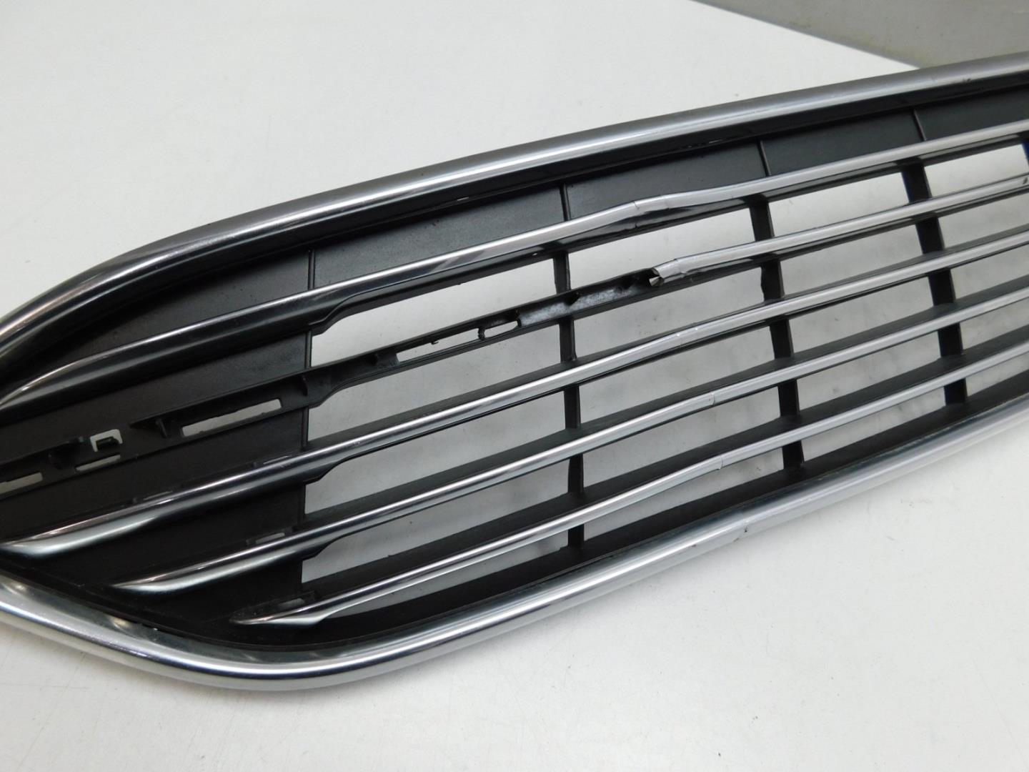 Решетка в бампер центральная