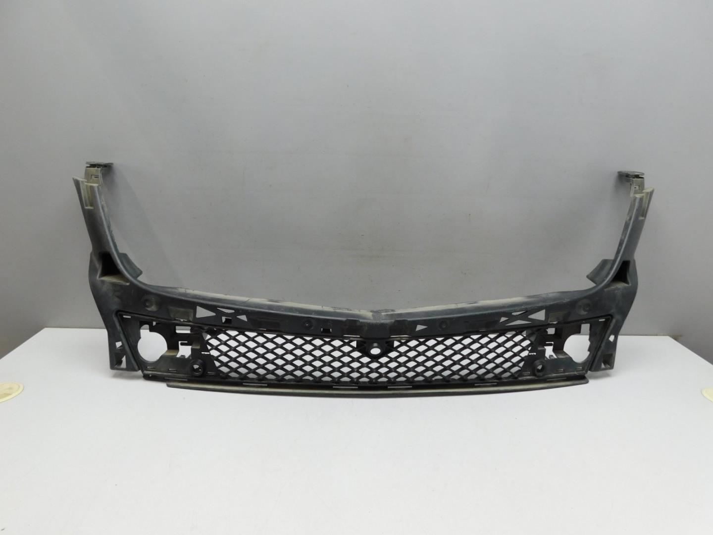 Решетка в бампер центральная