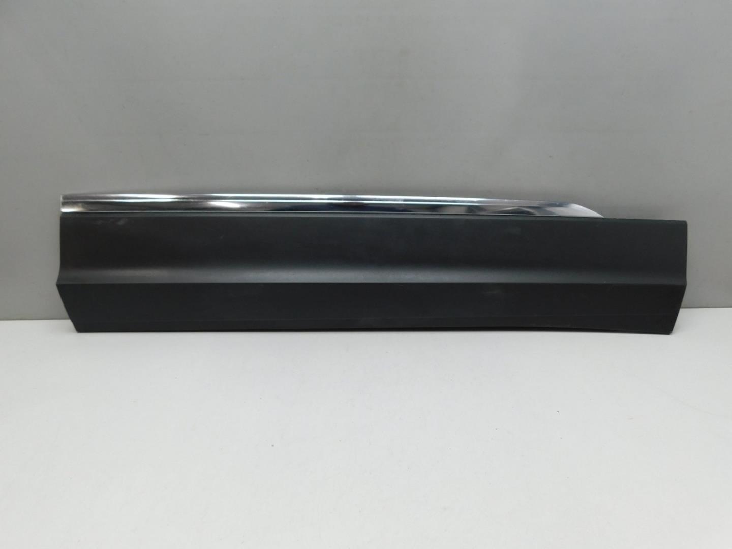 Накладка двери передней правой