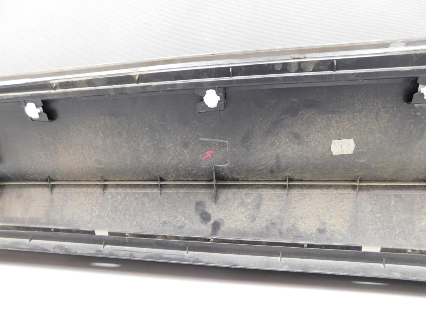 Накладка двери передней правой