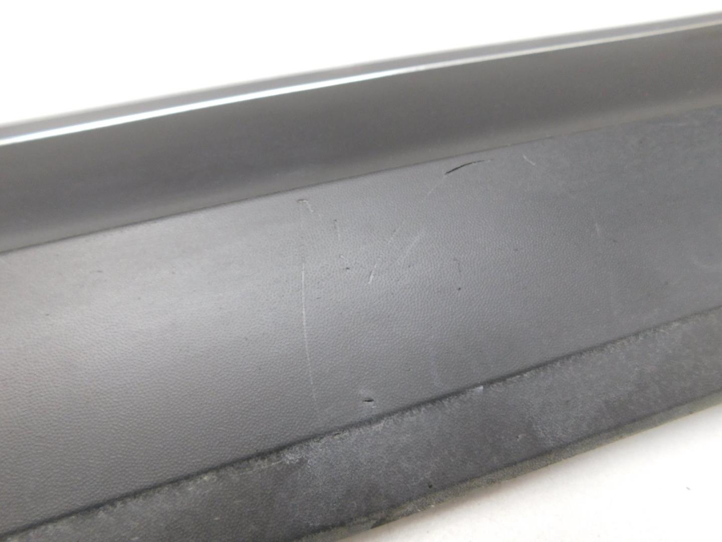 Накладка двери передней правой