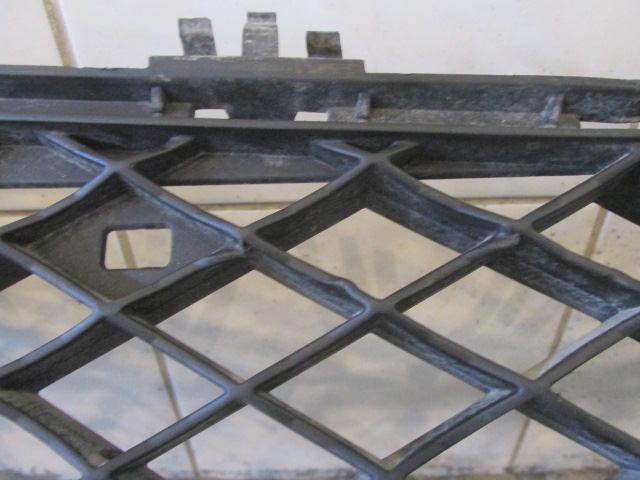 Решетка в бампер центральная