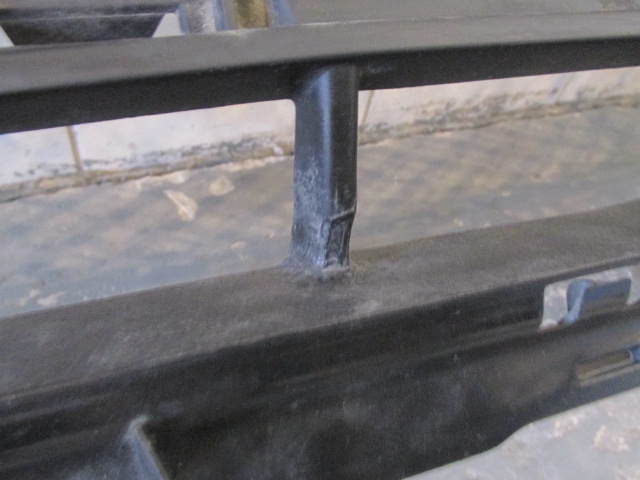 Решетка в бампер центральная