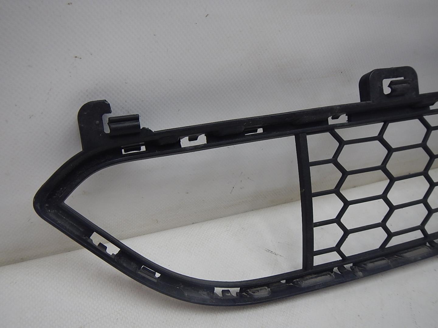 Решетка в бампер центральная