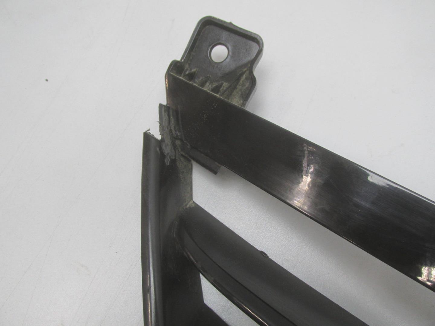 Решетка в бампер центральная