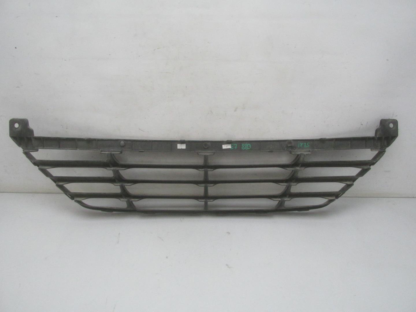 Решетка в бампер центральная