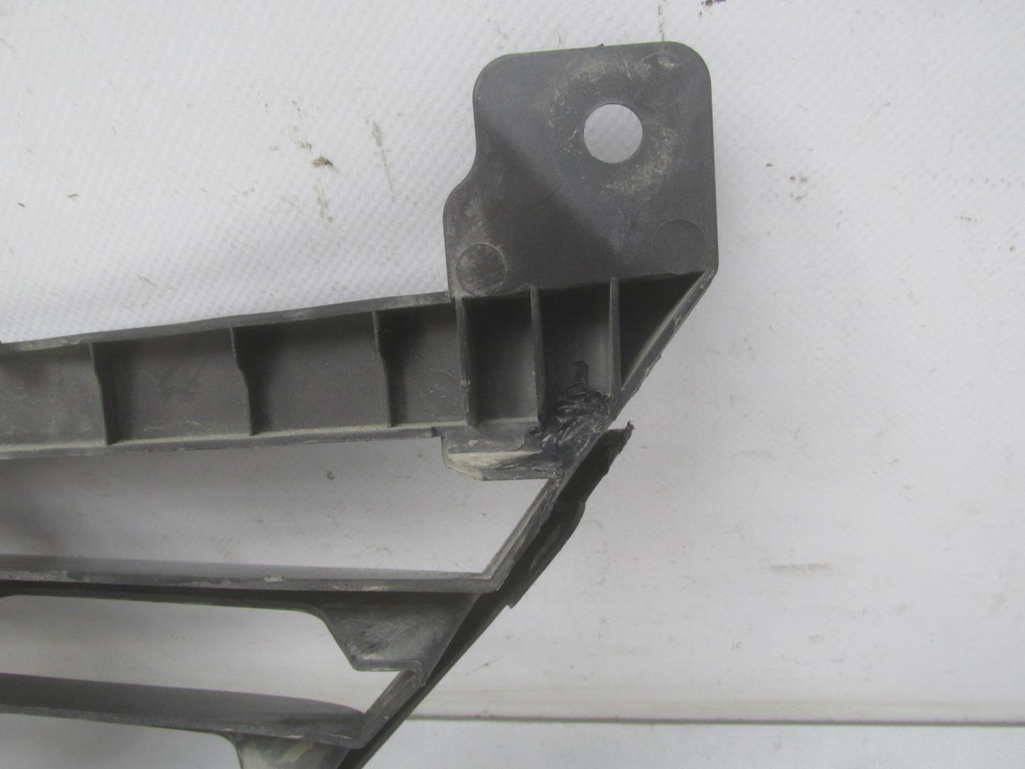 Решетка в бампер центральная