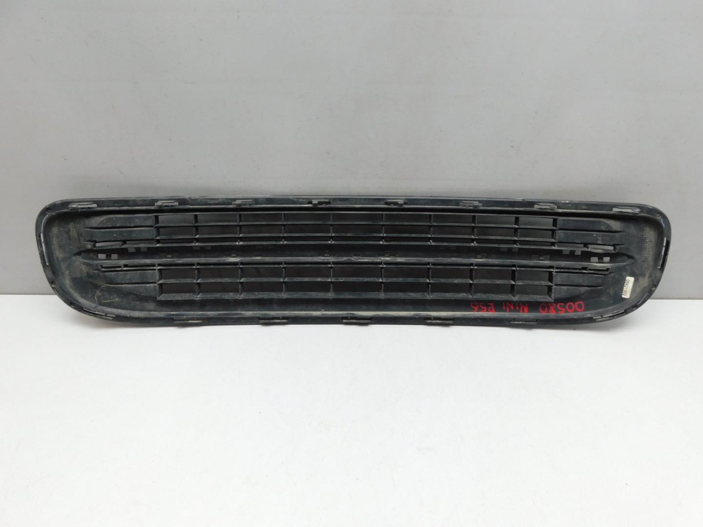 Решетка в бампер центральная