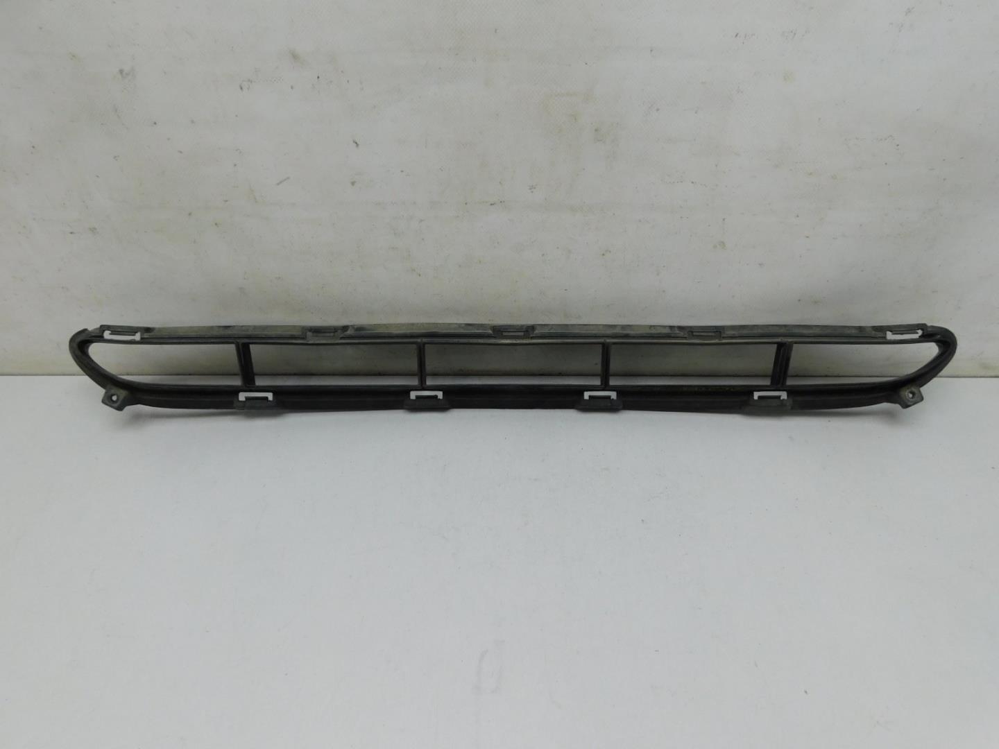 Решетка в бампер центральная