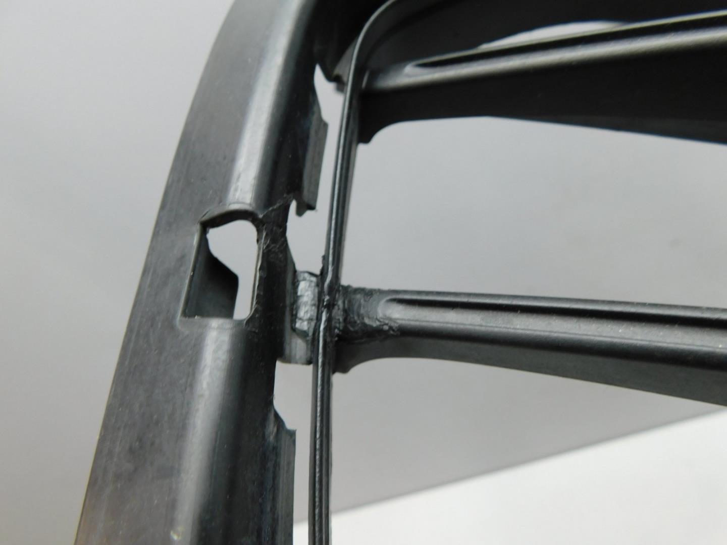 Решетка в бампер центральная