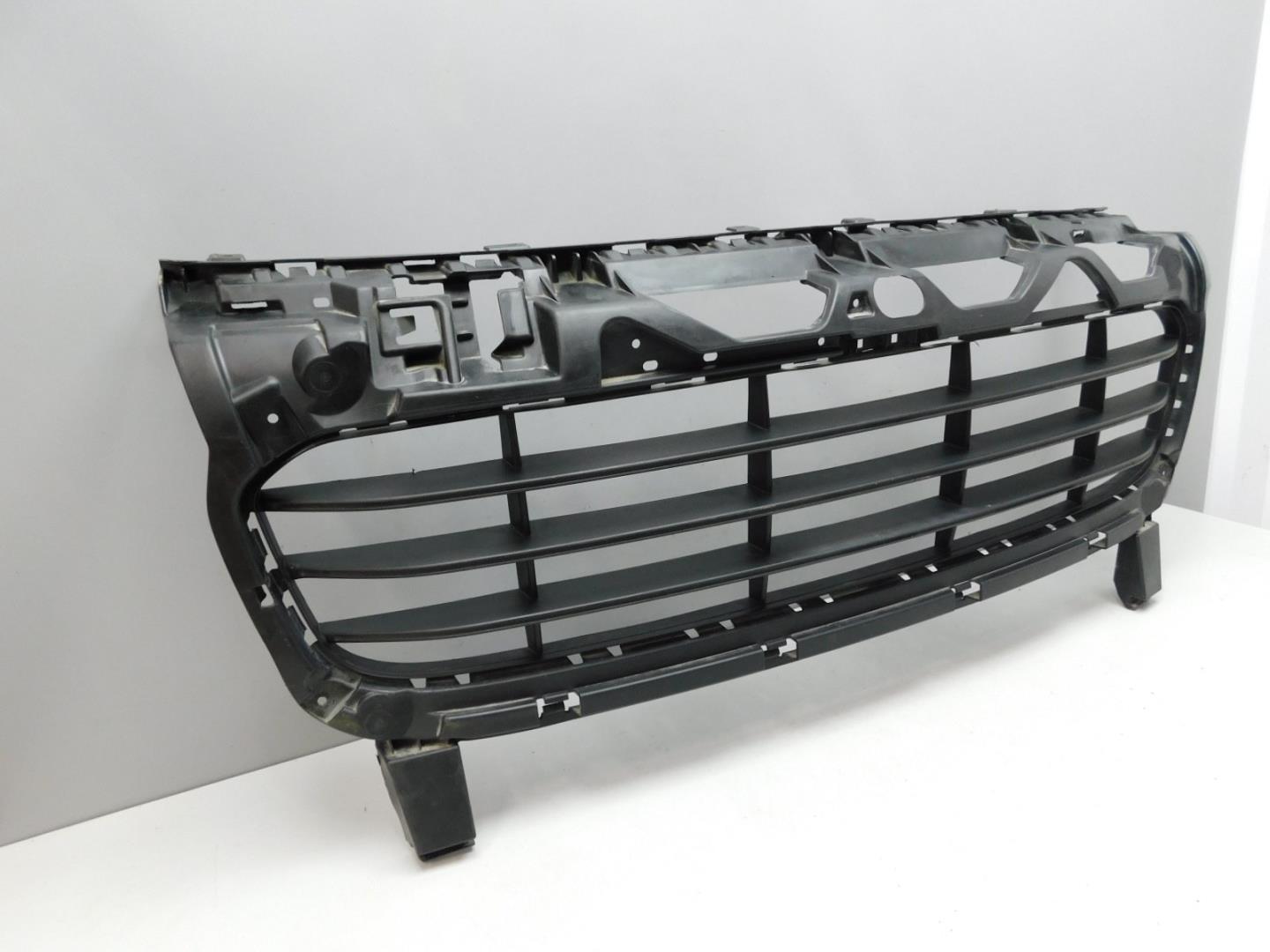 Решетка в бампер центральная