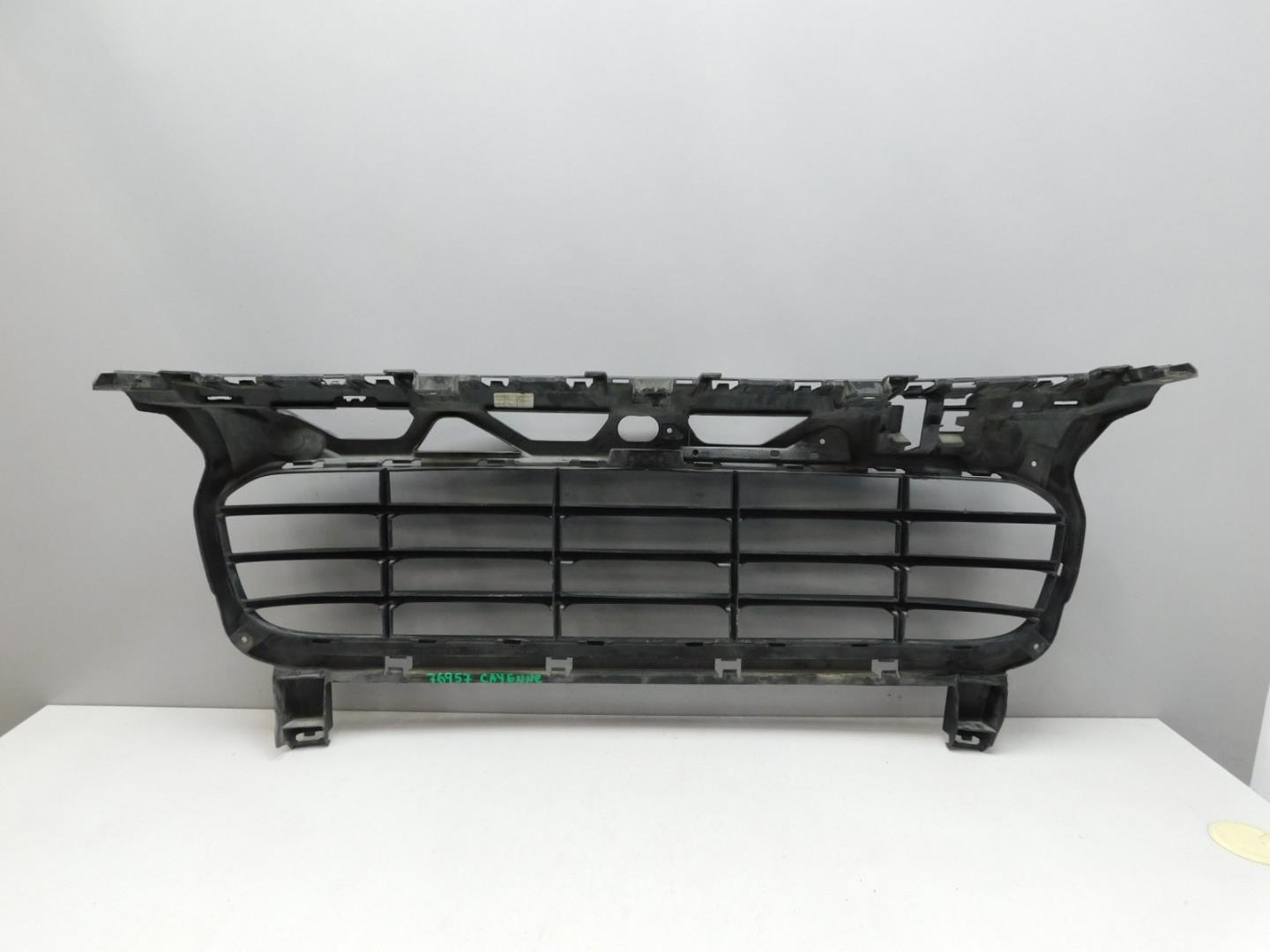 Решетка в бампер центральная