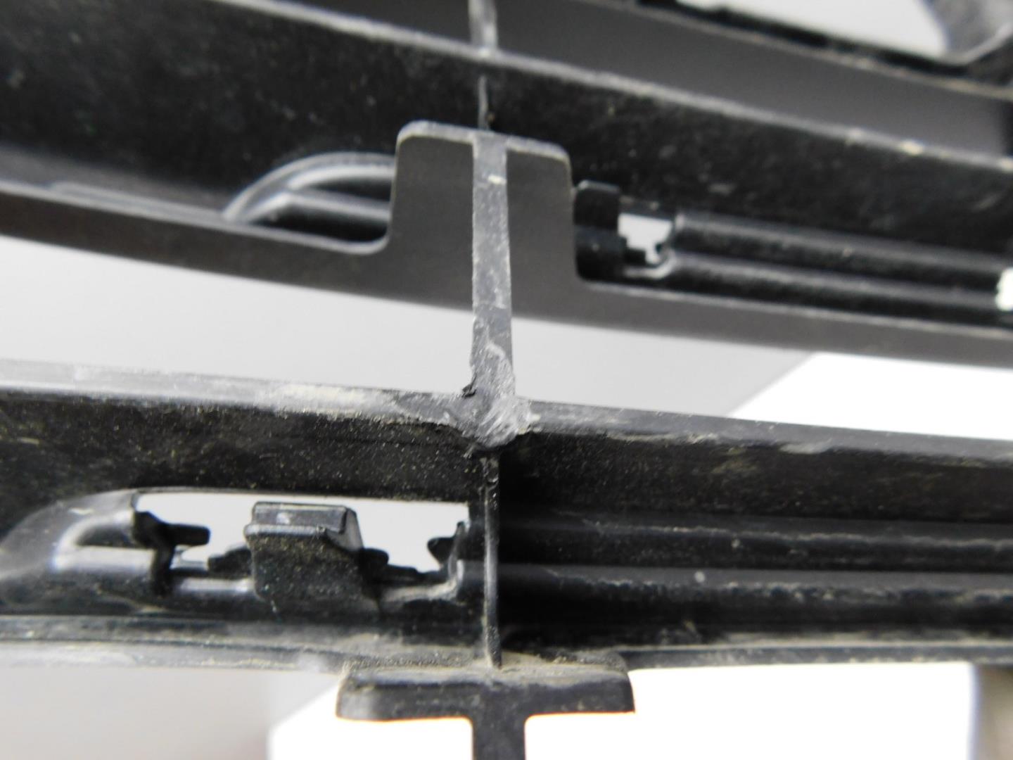 Решетка в бампер центральная