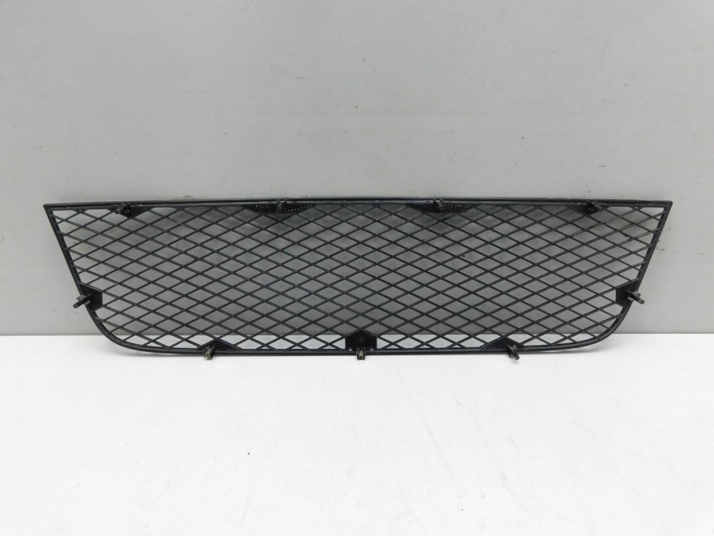 Решетка в бампер центральная