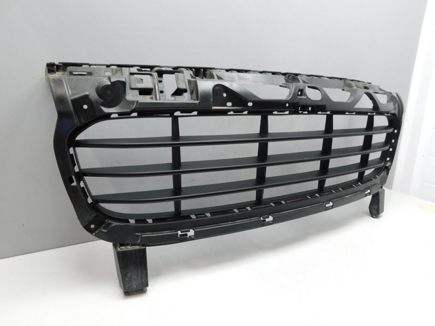 Решетка в бампер центральная
