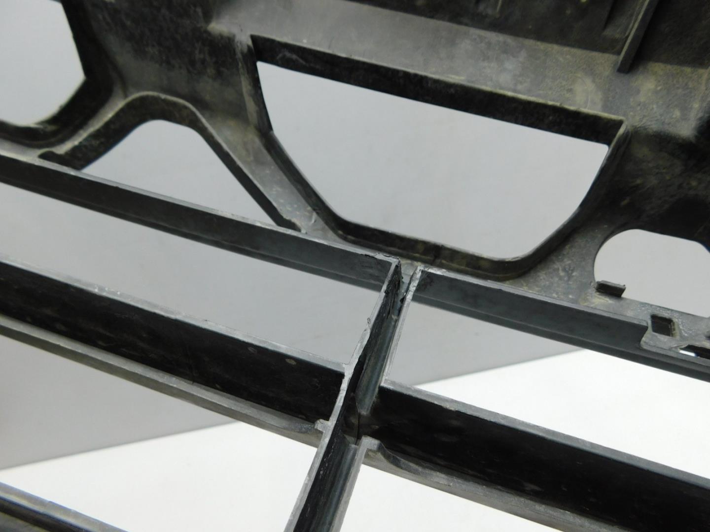 Решетка в бампер центральная