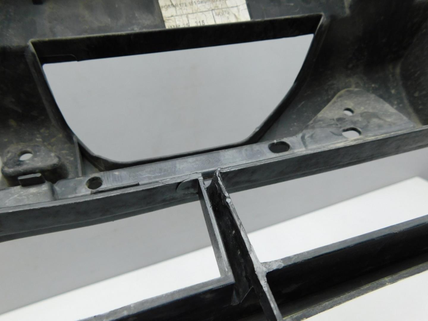 Решетка в бампер центральная