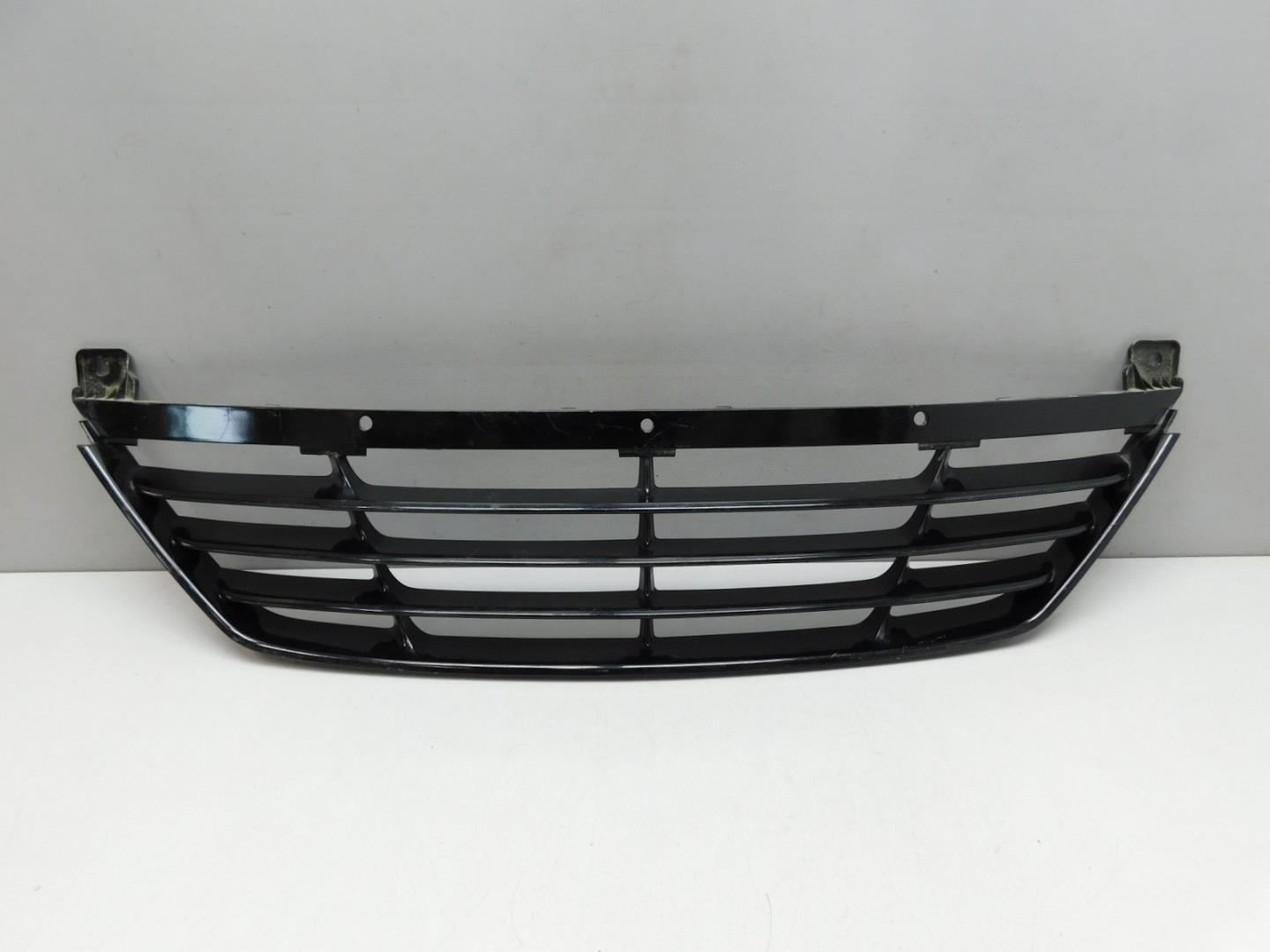 Решетка в бампер центральная