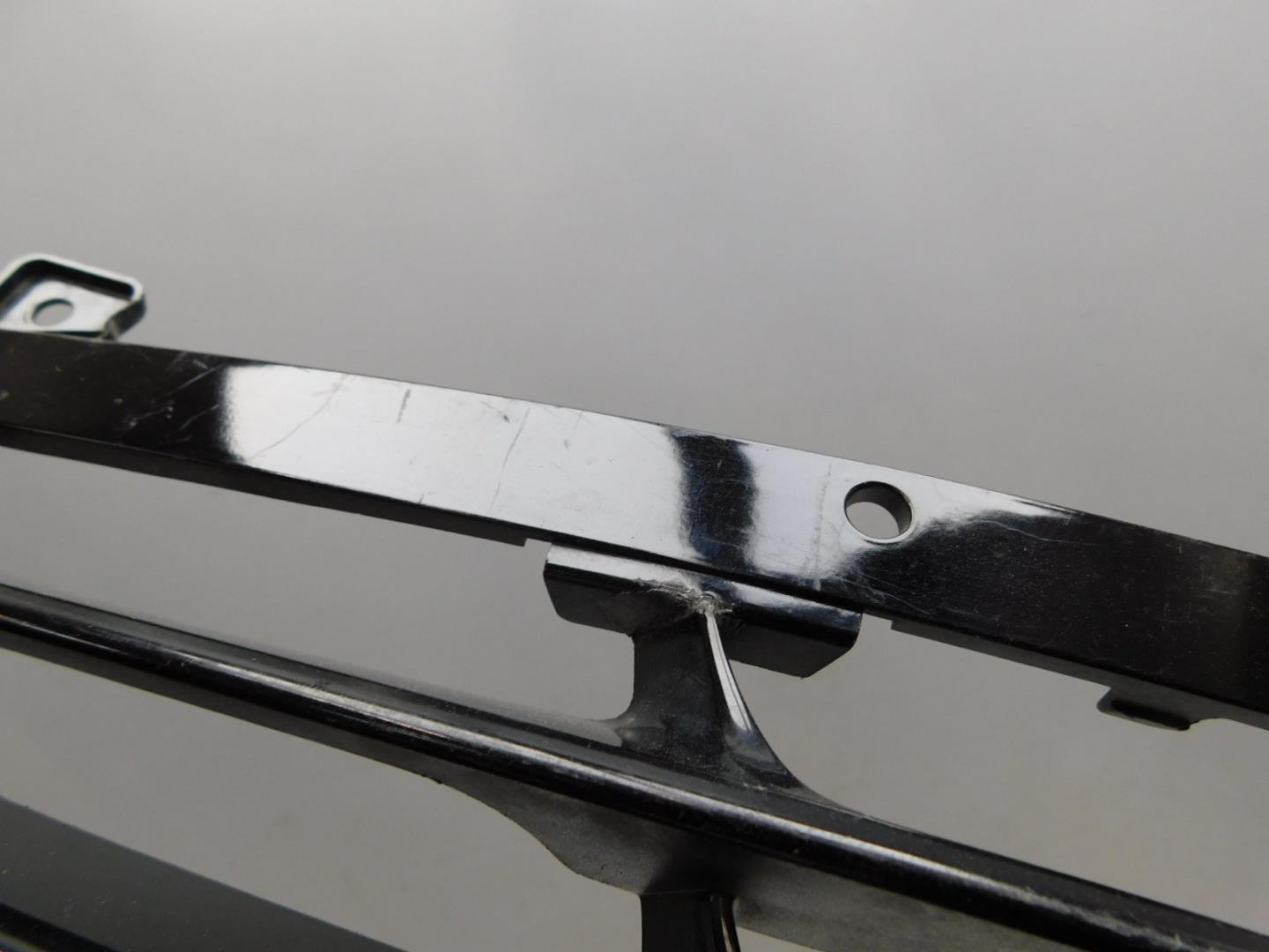 Решетка в бампер центральная