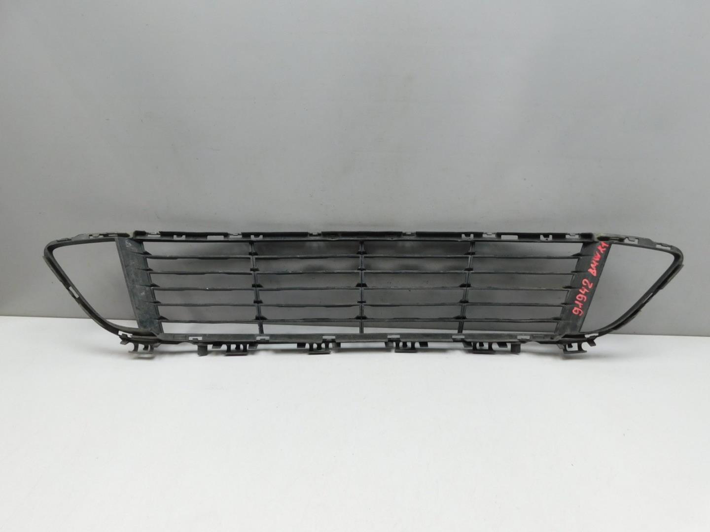 Решетка в бампер центральная