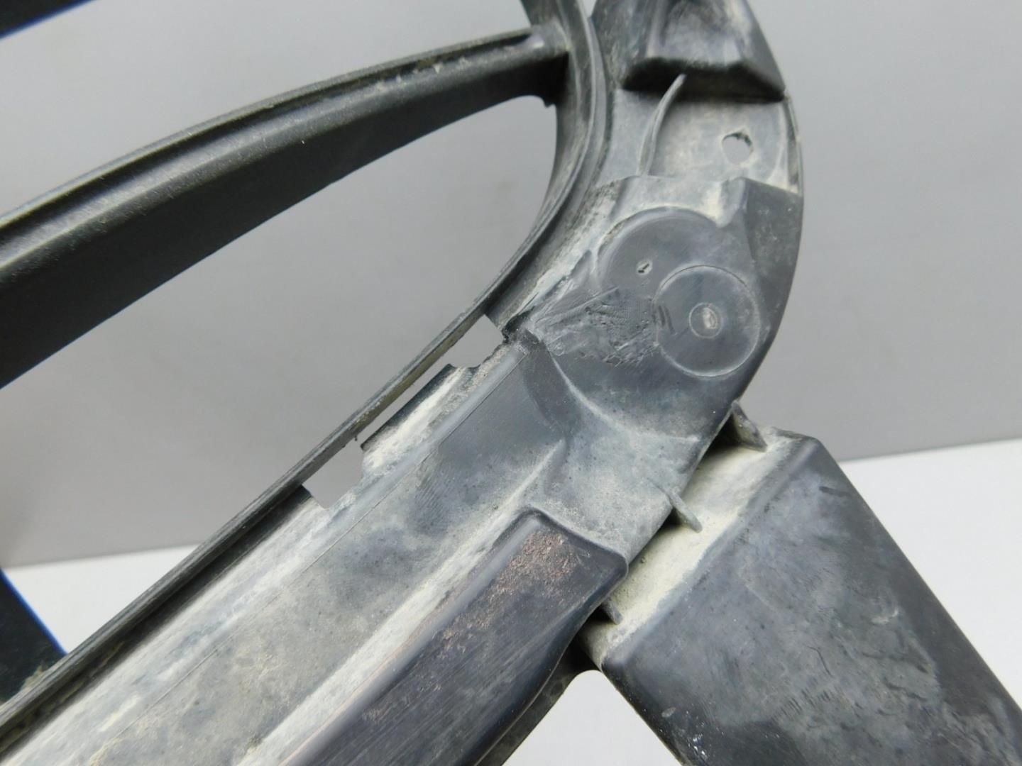 Решетка в бампер центральная