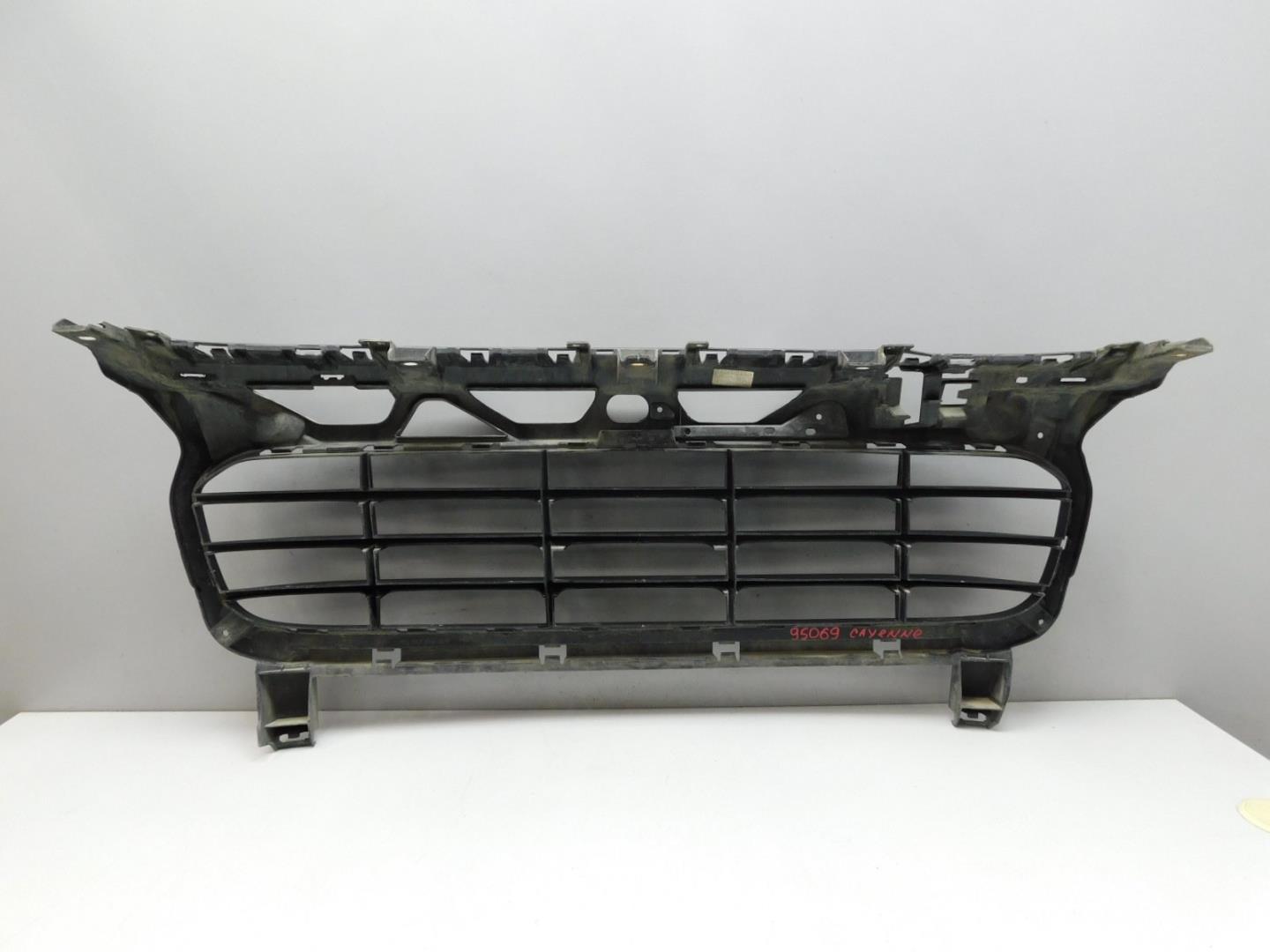 Решетка в бампер центральная