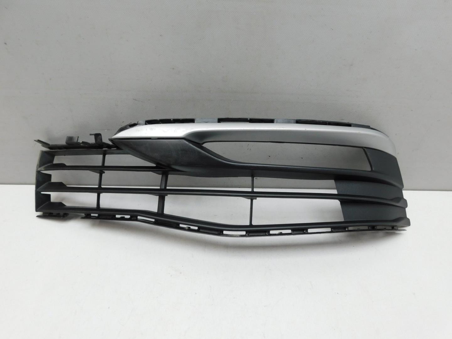 Решетка в бампер левая