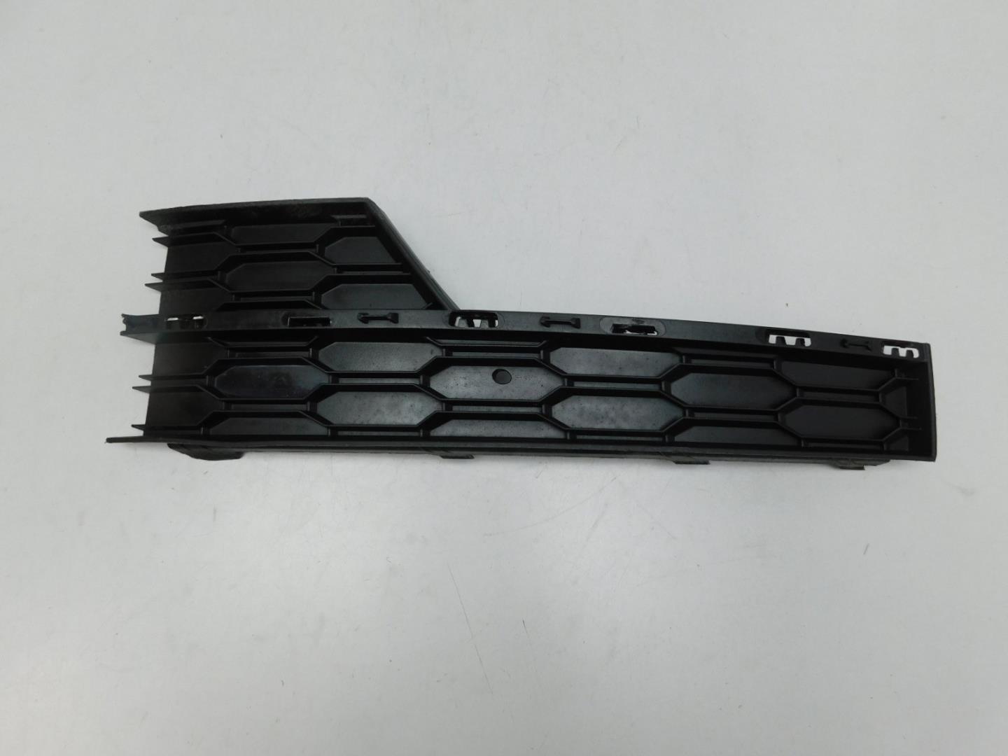 Решетка в бампер левая