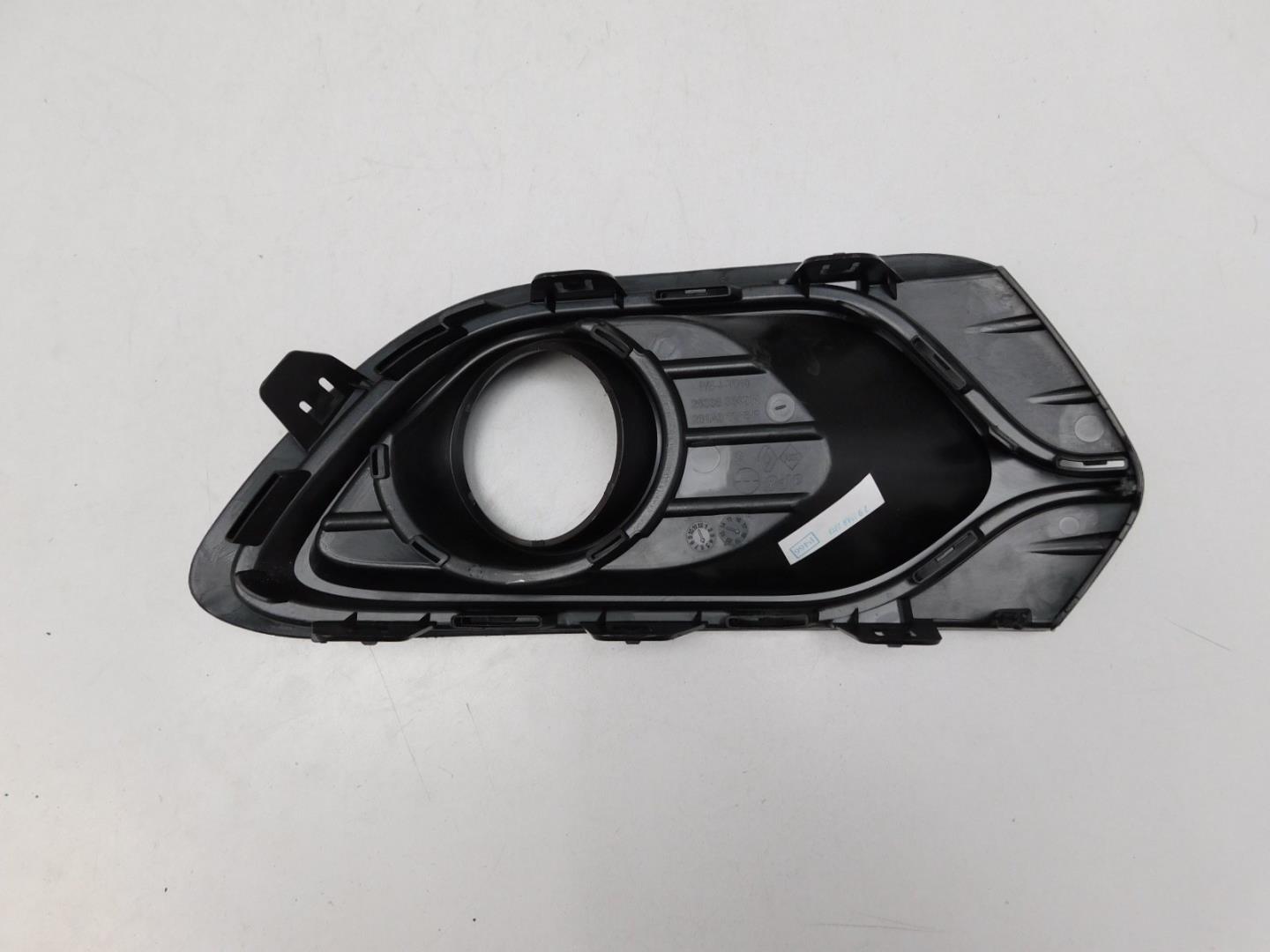 Решетка в бампер левая