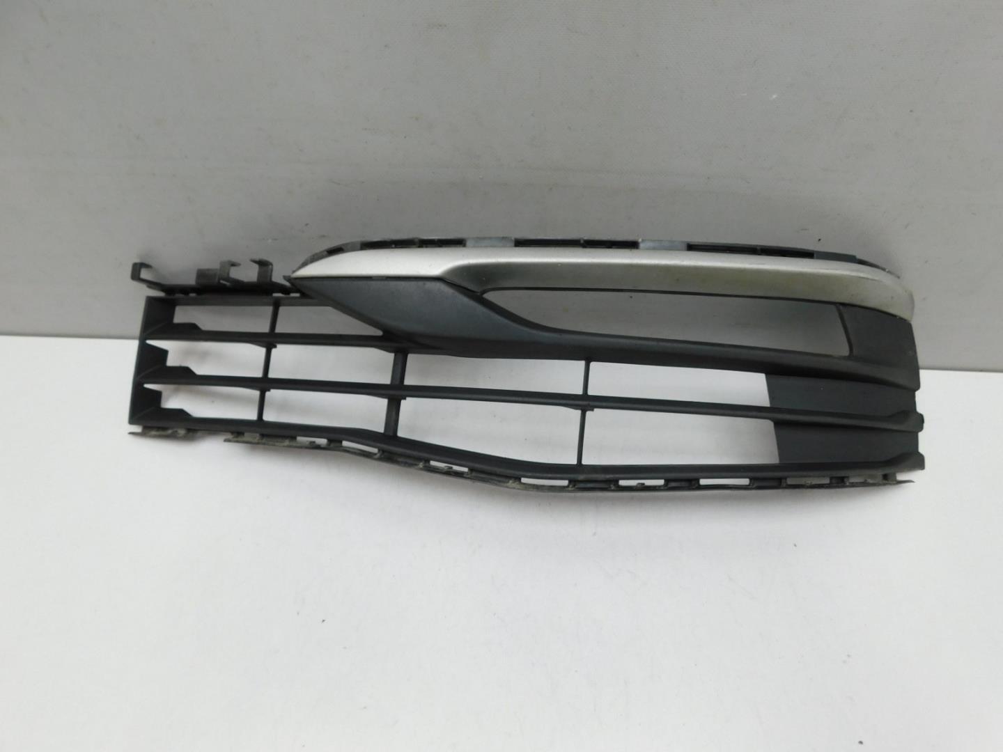 Решетка в бампер левая